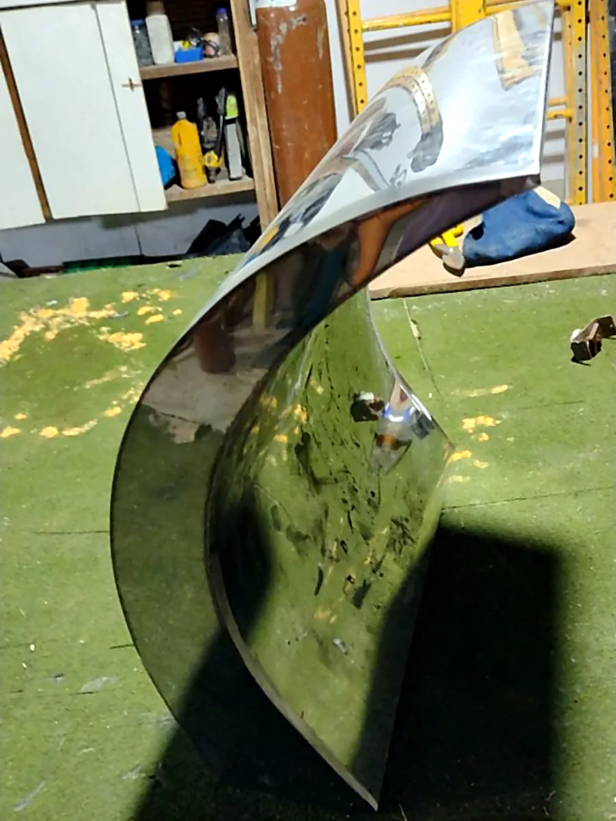 Peça curva em aço inox polido fabricada sob desenho